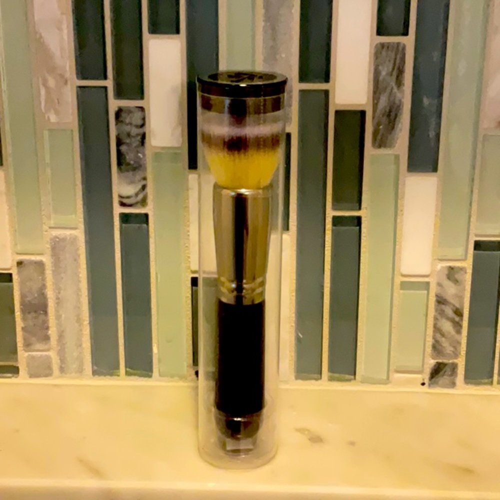 It Cosmetics Heavenly Luxe Foundation Buffing Brush #6